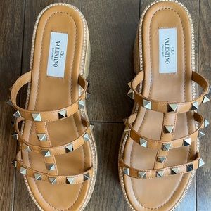 Valentino Garavani tan studded sandals